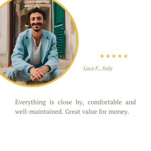 Luca F. de Italia sonriendo en un entorno urbano, dejando una reseña positiva sobre Galapagos Nomad.