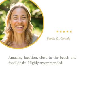 Sophie G. de Canadá sonriendo en un entorno natural, dejando una reseña positiva sobre Galapagos Nomad.